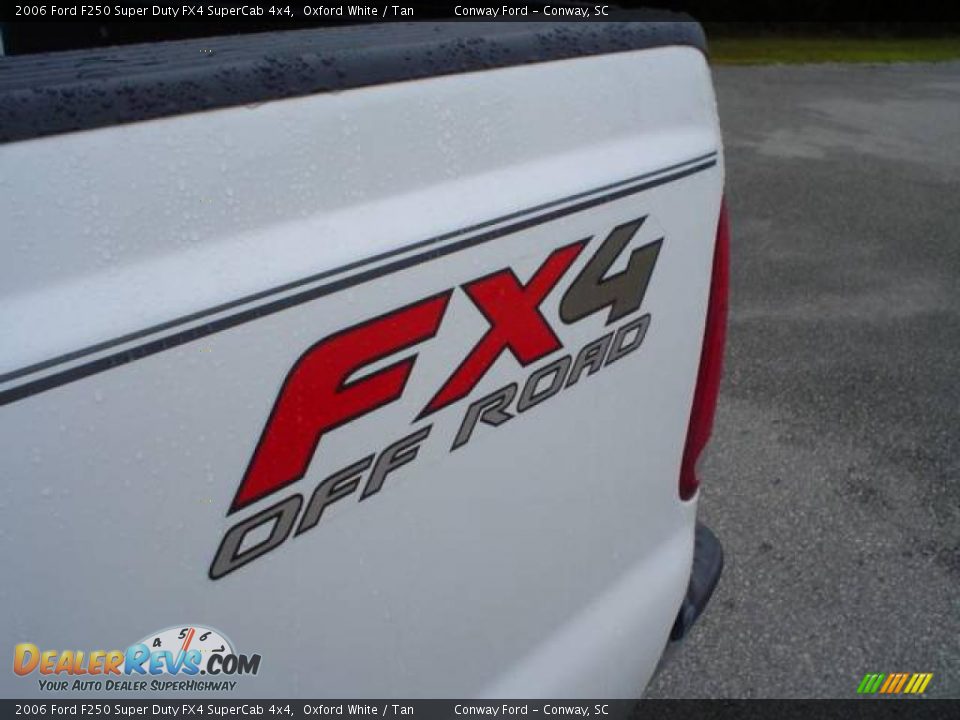2006 Ford F250 Super Duty FX4 SuperCab 4x4 Oxford White / Tan Photo #15