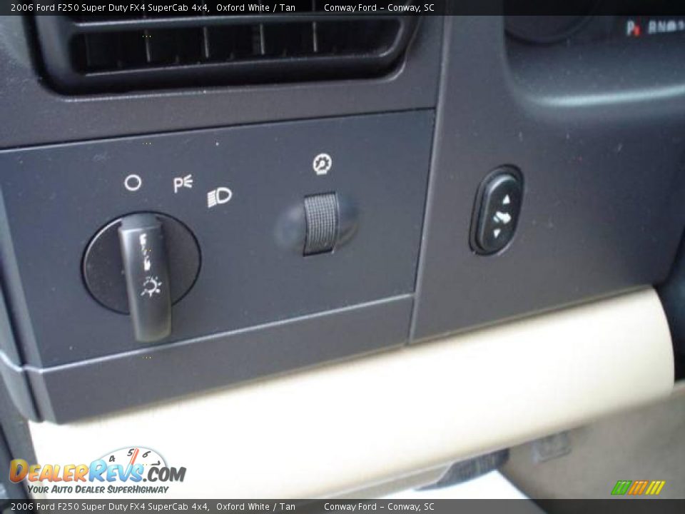2006 Ford F250 Super Duty FX4 SuperCab 4x4 Oxford White / Tan Photo #24
