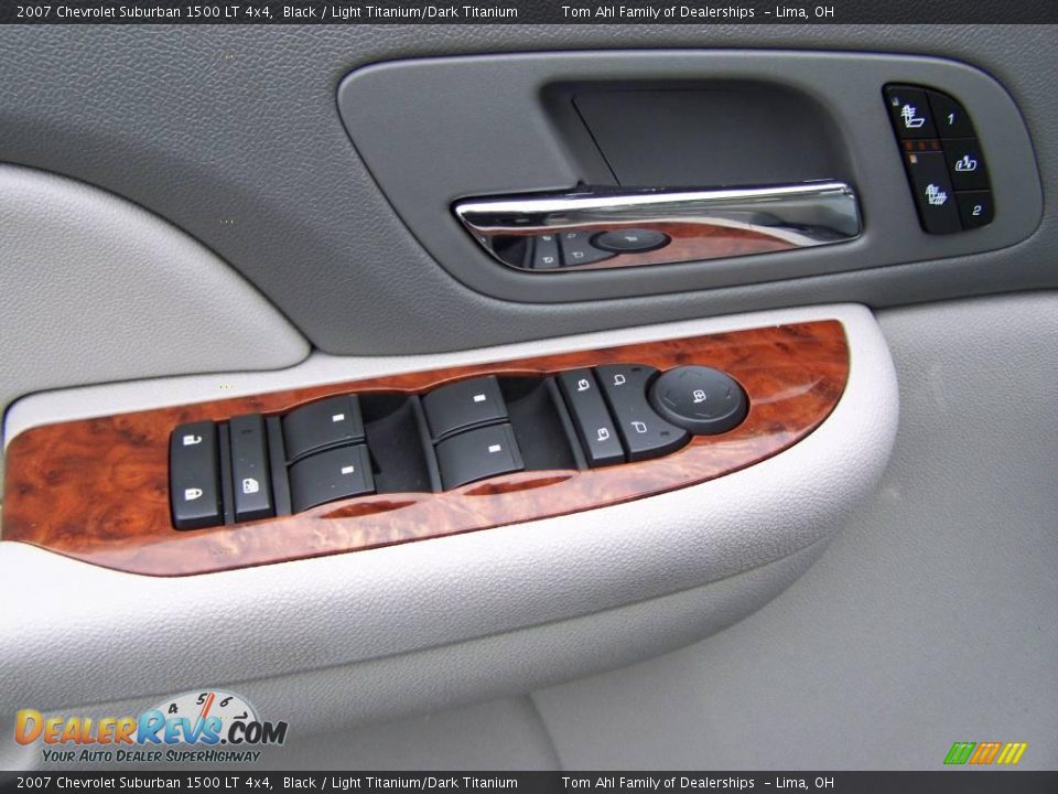 2007 Chevrolet Suburban 1500 LT 4x4 Black / Light Titanium/Dark Titanium Photo #10
