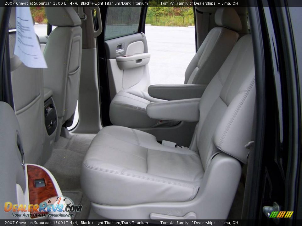 2007 Chevrolet Suburban 1500 LT 4x4 Black / Light Titanium/Dark Titanium Photo #11