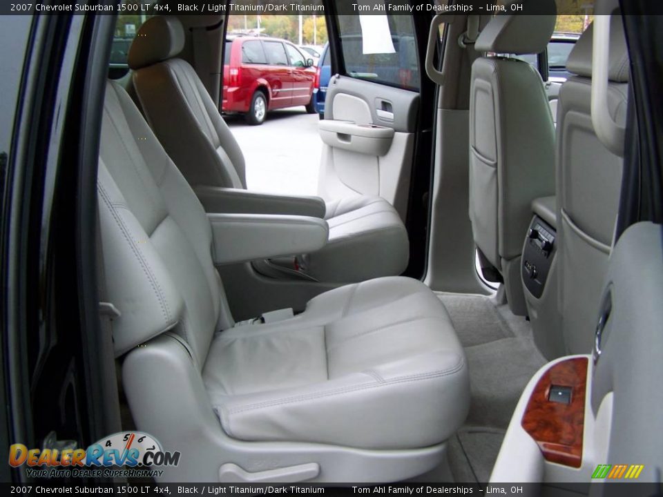 2007 Chevrolet Suburban 1500 LT 4x4 Black / Light Titanium/Dark Titanium Photo #13