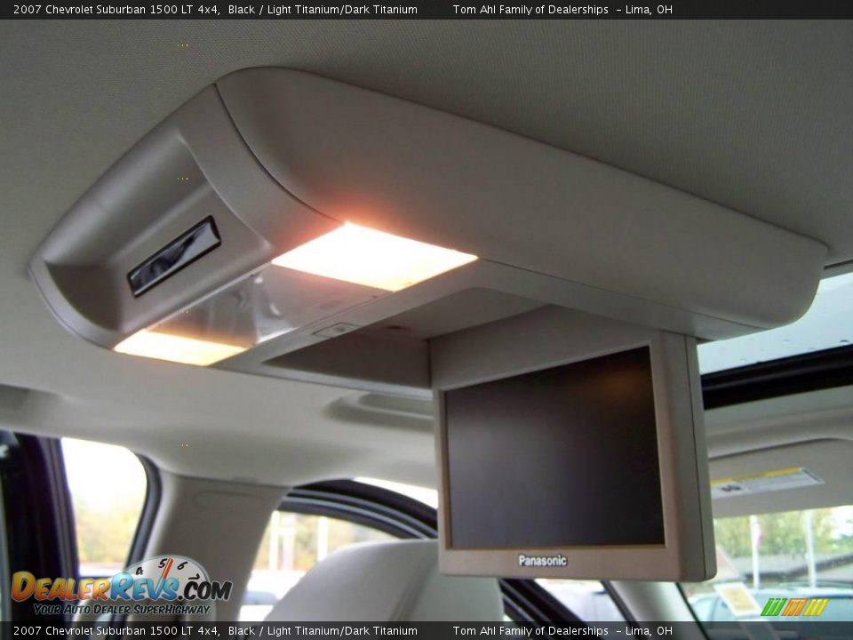 2007 Chevrolet Suburban 1500 LT 4x4 Black / Light Titanium/Dark Titanium Photo #16