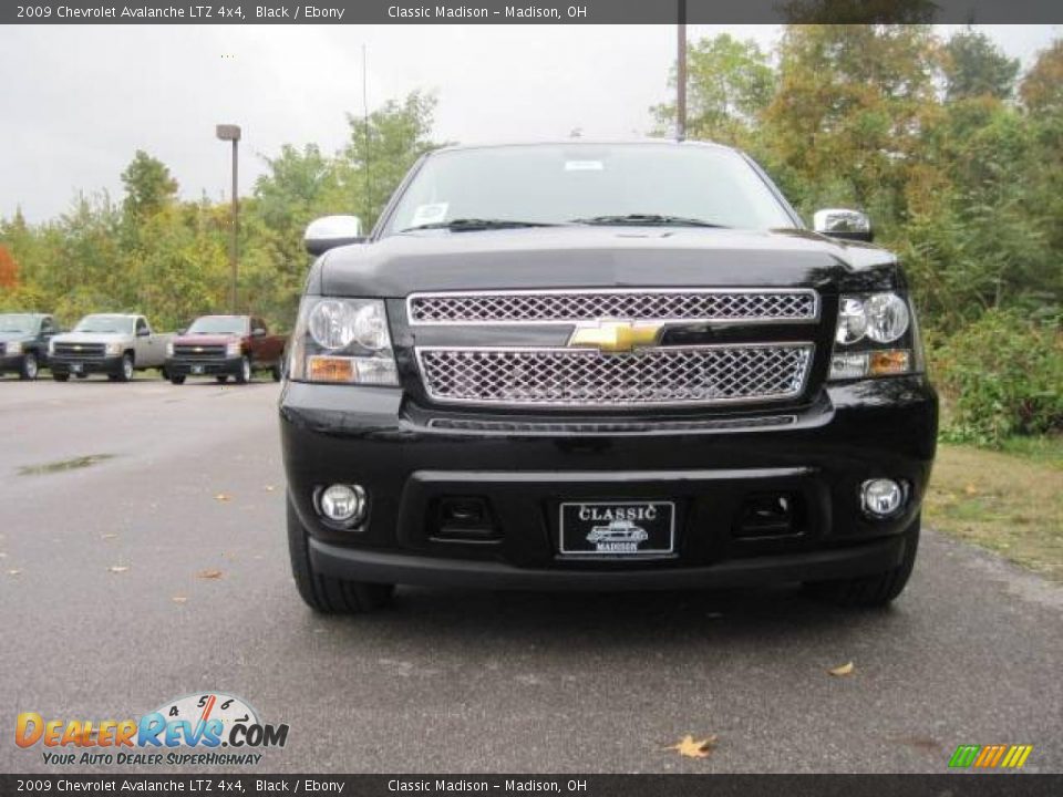 2009 Chevrolet Avalanche LTZ 4x4 Black / Ebony Photo #2