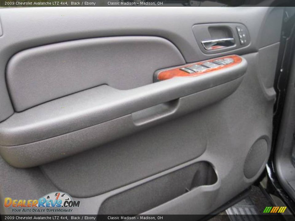 2009 Chevrolet Avalanche LTZ 4x4 Black / Ebony Photo #7