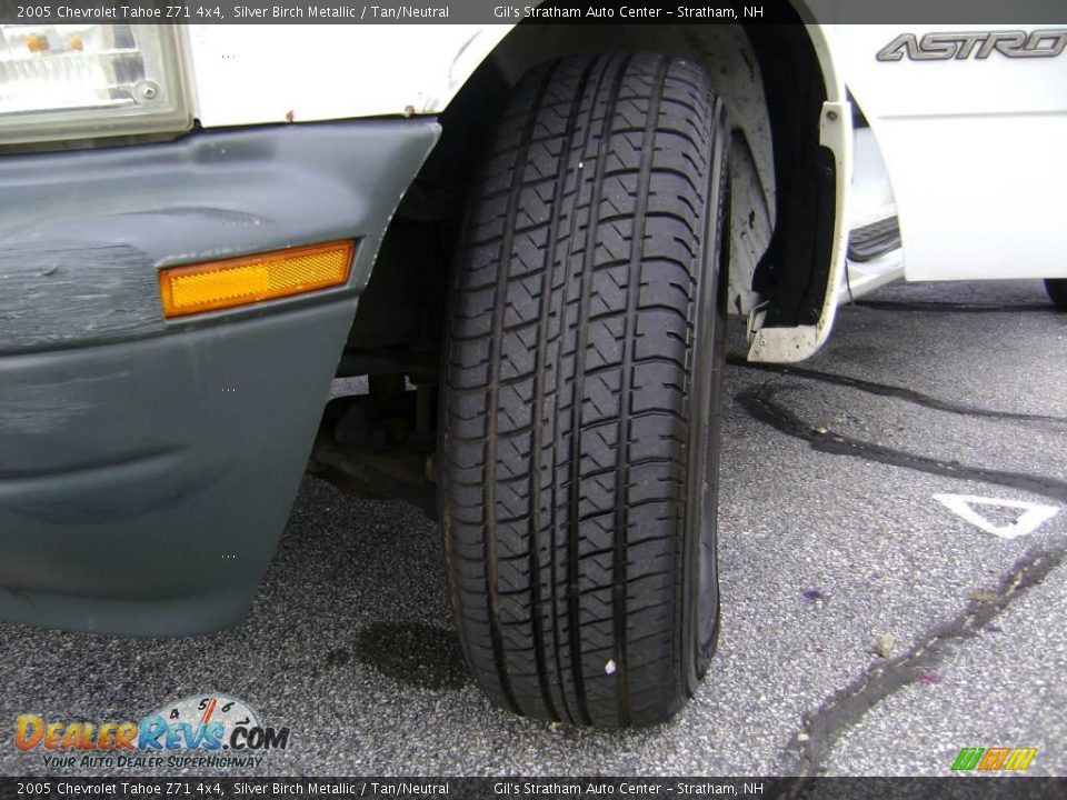 2005 Chevrolet Tahoe Z71 4x4 Silver Birch Metallic / Tan/Neutral Photo #17