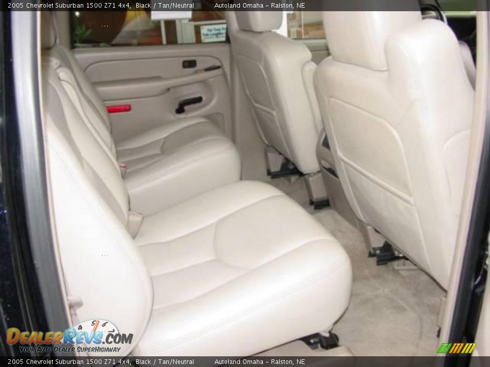 2005 Chevrolet Suburban 1500 Z71 4x4 Black / Tan/Neutral Photo #2
