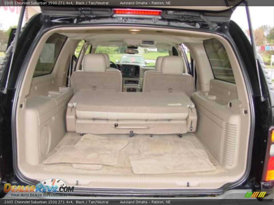 2005 Chevrolet Suburban 1500 Z71 4x4 Black / Tan/Neutral Photo #5