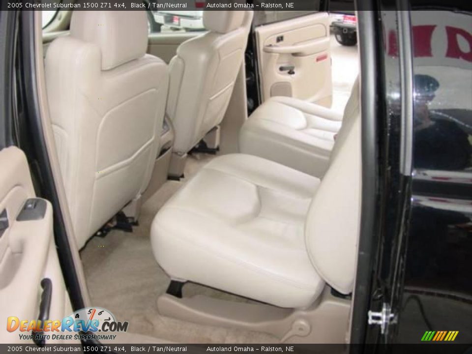 2005 Chevrolet Suburban 1500 Z71 4x4 Black / Tan/Neutral Photo #8