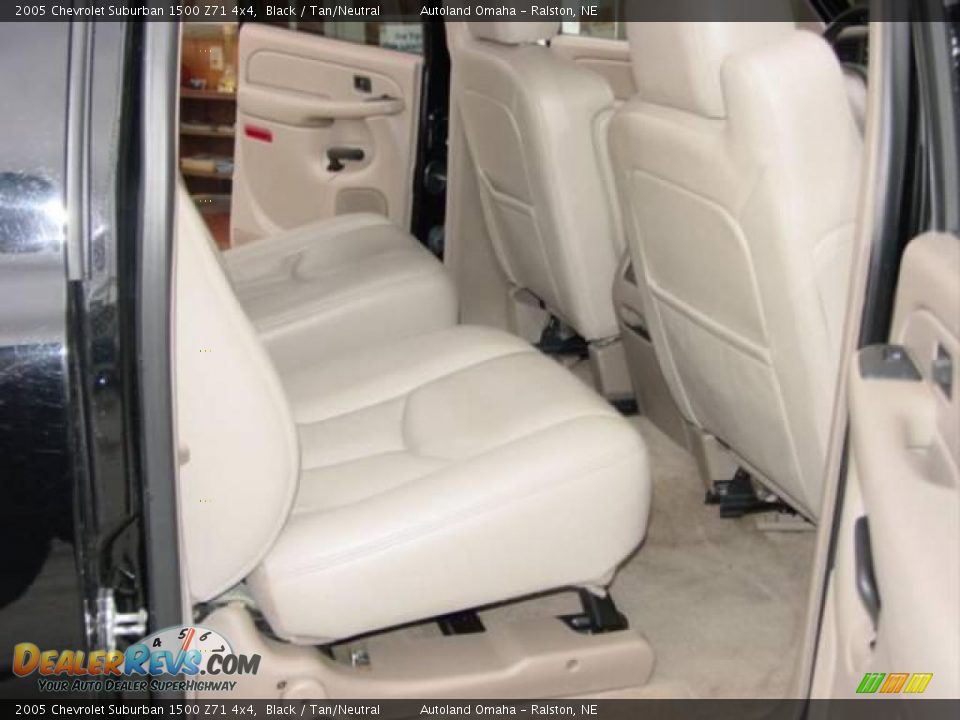 2005 Chevrolet Suburban 1500 Z71 4x4 Black / Tan/Neutral Photo #11