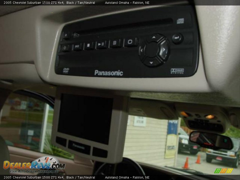 2005 Chevrolet Suburban 1500 Z71 4x4 Black / Tan/Neutral Photo #23