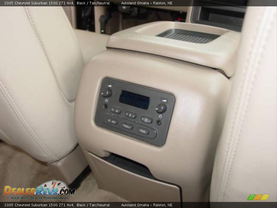 2005 Chevrolet Suburban 1500 Z71 4x4 Black / Tan/Neutral Photo #24