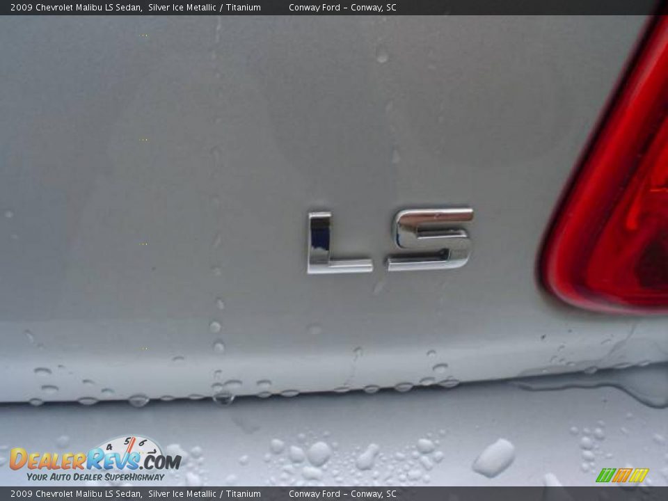 2009 Chevrolet Malibu LS Sedan Silver Ice Metallic / Titanium Photo #14