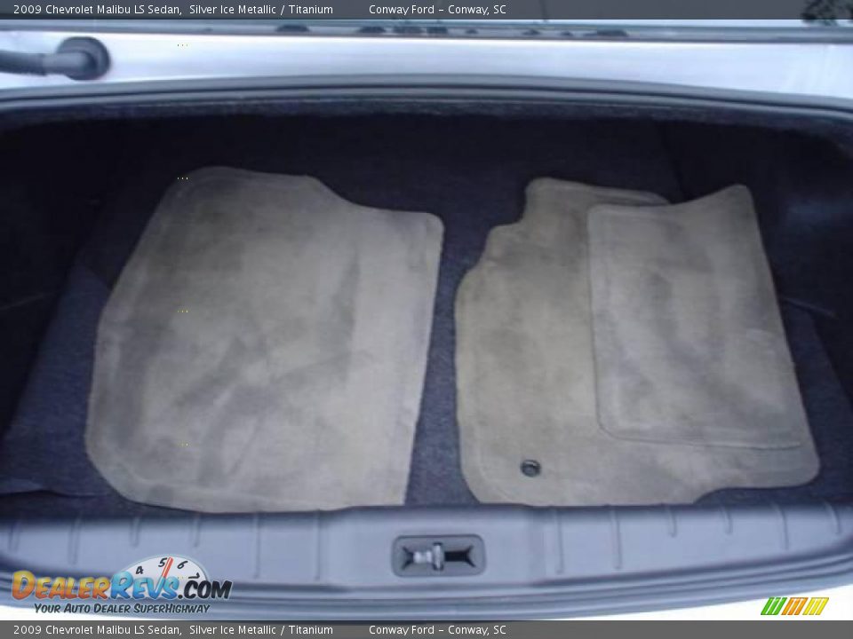 2009 Chevrolet Malibu LS Sedan Silver Ice Metallic / Titanium Photo #15