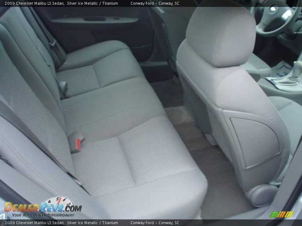 2009 Chevrolet Malibu LS Sedan Silver Ice Metallic / Titanium Photo #16