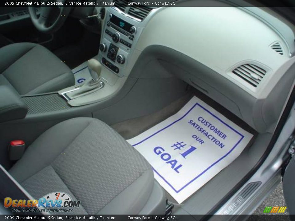 2009 Chevrolet Malibu LS Sedan Silver Ice Metallic / Titanium Photo #17