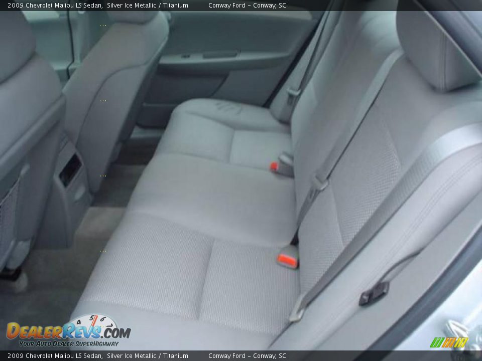 2009 Chevrolet Malibu LS Sedan Silver Ice Metallic / Titanium Photo #19