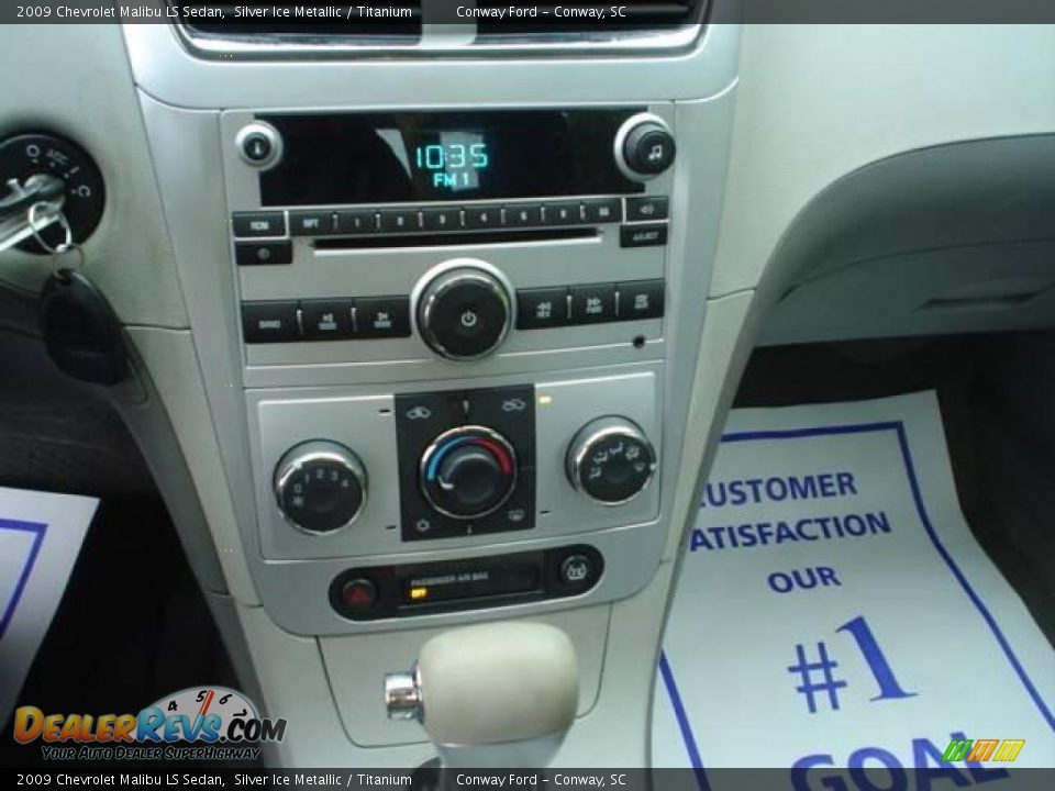 2009 Chevrolet Malibu LS Sedan Silver Ice Metallic / Titanium Photo #23