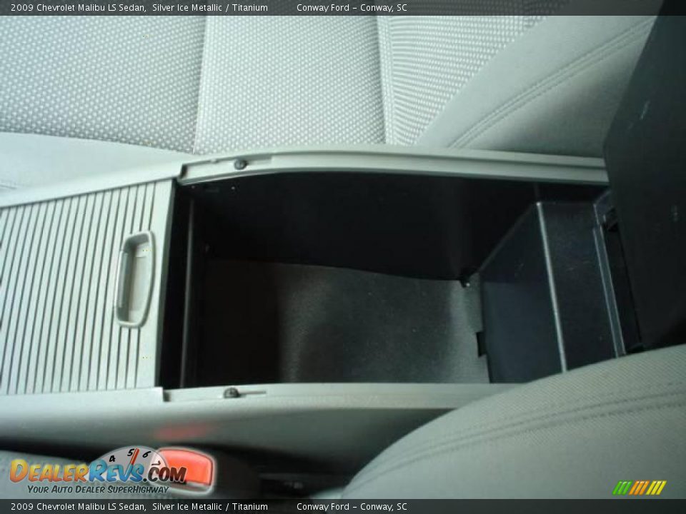 2009 Chevrolet Malibu LS Sedan Silver Ice Metallic / Titanium Photo #24