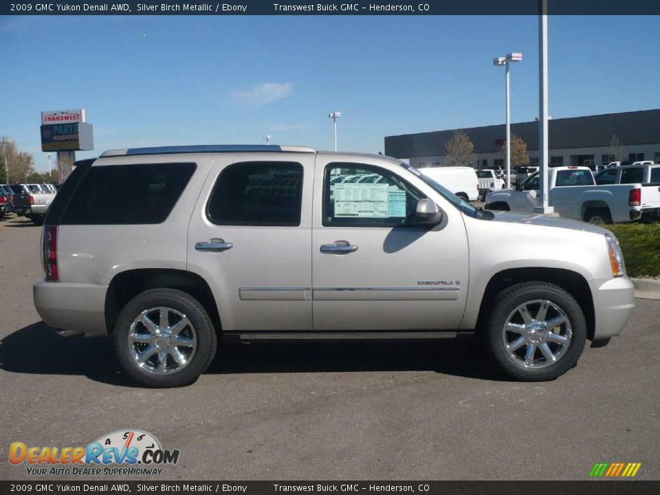 2009 GMC Yukon Denali AWD Silver Birch Metallic / Ebony Photo #3