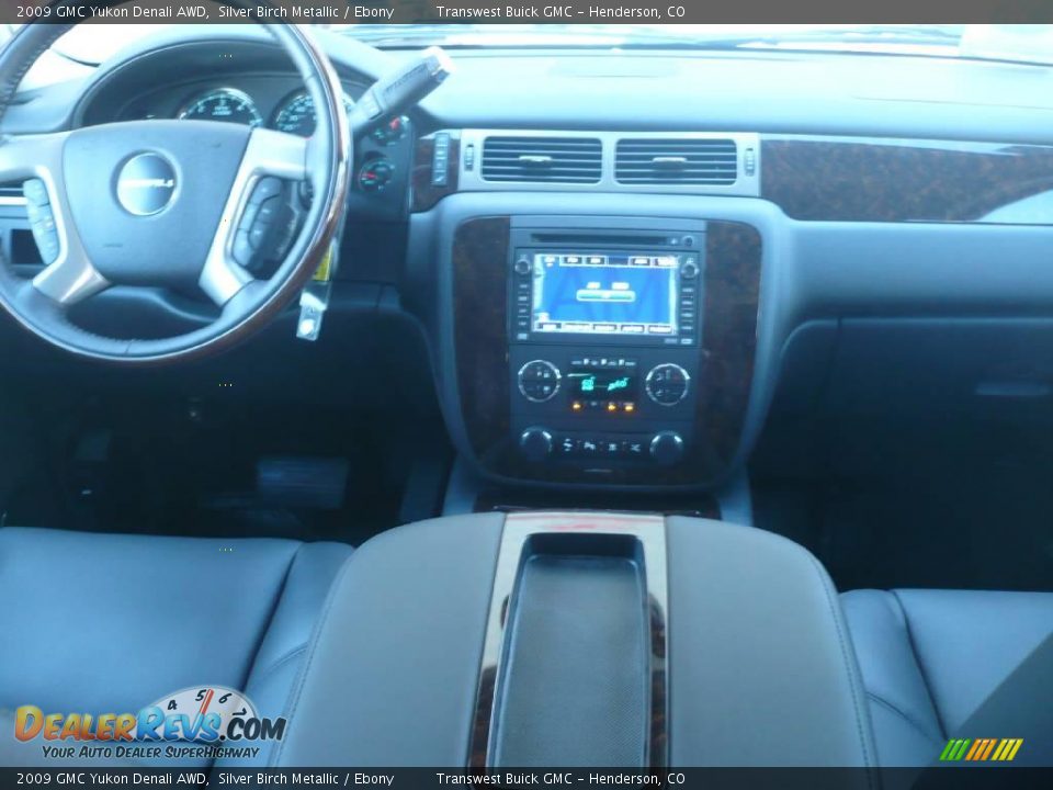 2009 GMC Yukon Denali AWD Silver Birch Metallic / Ebony Photo #6