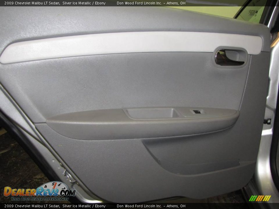 2009 Chevrolet Malibu LT Sedan Silver Ice Metallic / Ebony Photo #15