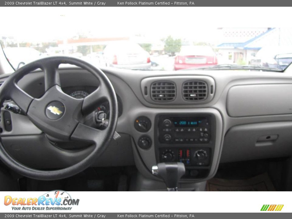 2009 Chevrolet TrailBlazer LT 4x4 Summit White / Gray Photo #10