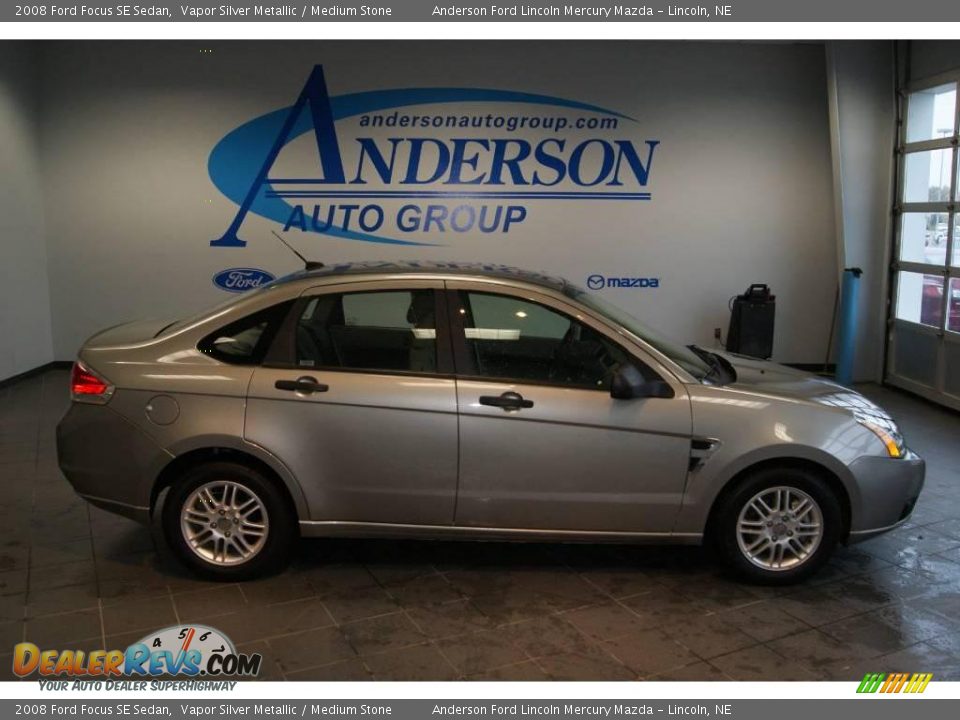2008 Ford Focus SE Sedan Vapor Silver Metallic / Medium Stone Photo #2