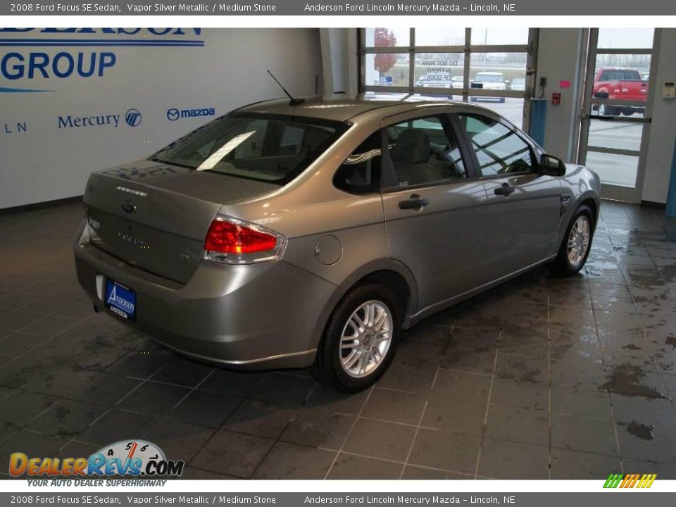 2008 Ford Focus SE Sedan Vapor Silver Metallic / Medium Stone Photo #3