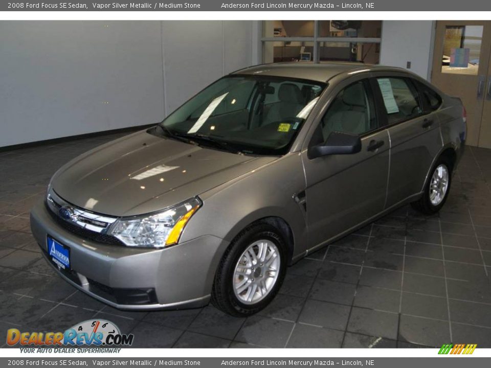 2008 Ford Focus SE Sedan Vapor Silver Metallic / Medium Stone Photo #7
