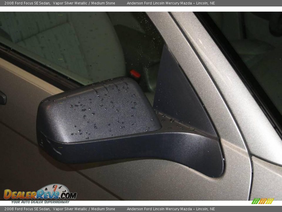 2008 Ford Focus SE Sedan Vapor Silver Metallic / Medium Stone Photo #15