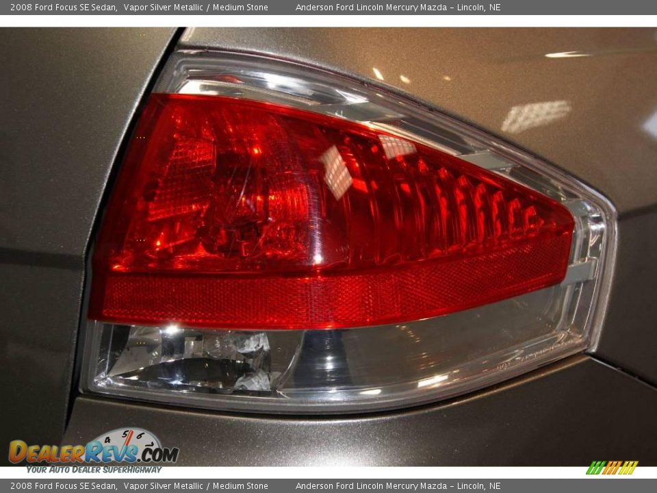 2008 Ford Focus SE Sedan Vapor Silver Metallic / Medium Stone Photo #20
