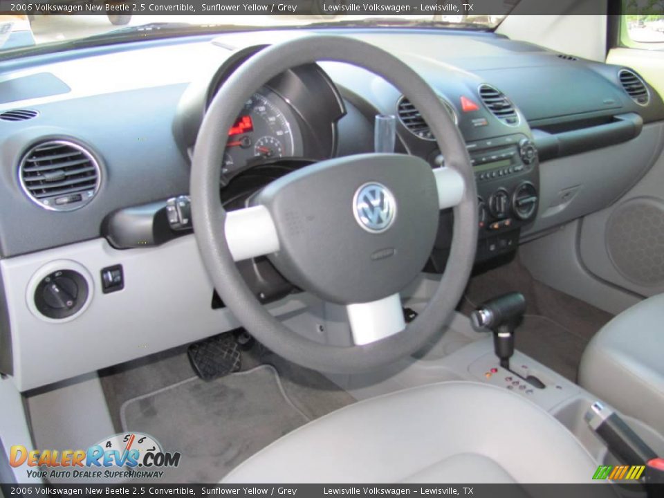 2006 Volkswagen New Beetle 2.5 Convertible Sunflower Yellow / Grey Photo #13