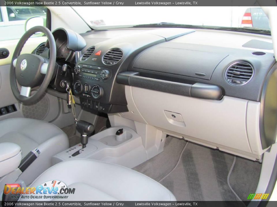 2006 Volkswagen New Beetle 2.5 Convertible Sunflower Yellow / Grey Photo #14