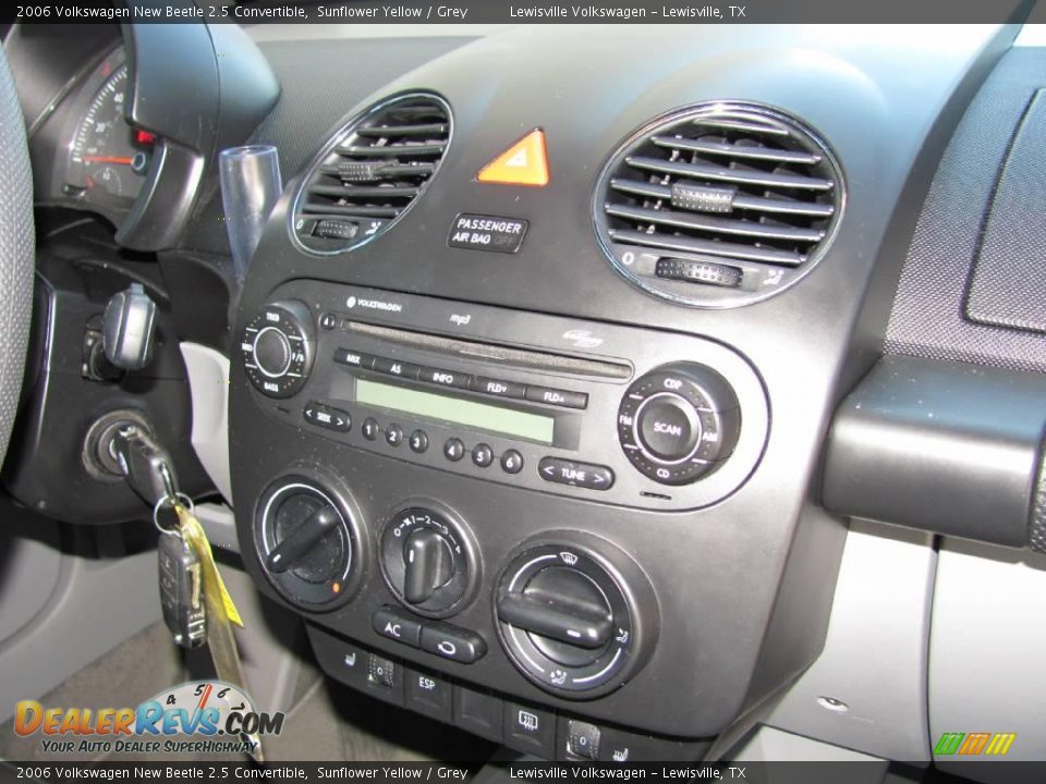 2006 Volkswagen New Beetle 2.5 Convertible Sunflower Yellow / Grey Photo #15