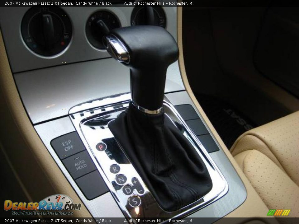 2007 Volkswagen Passat 2.0T Sedan Candy White / Black Photo #17