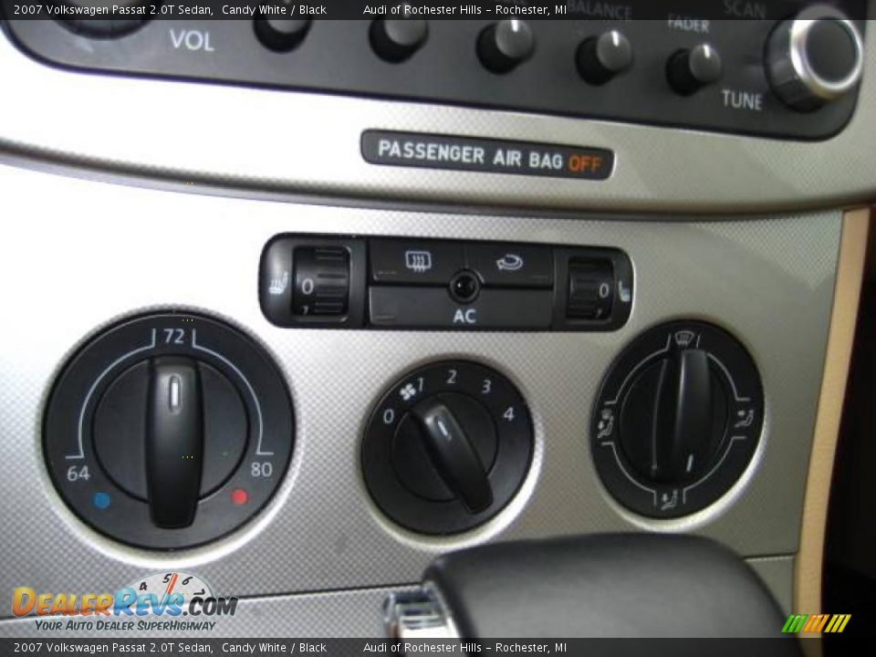 2007 Volkswagen Passat 2.0T Sedan Candy White / Black Photo #18