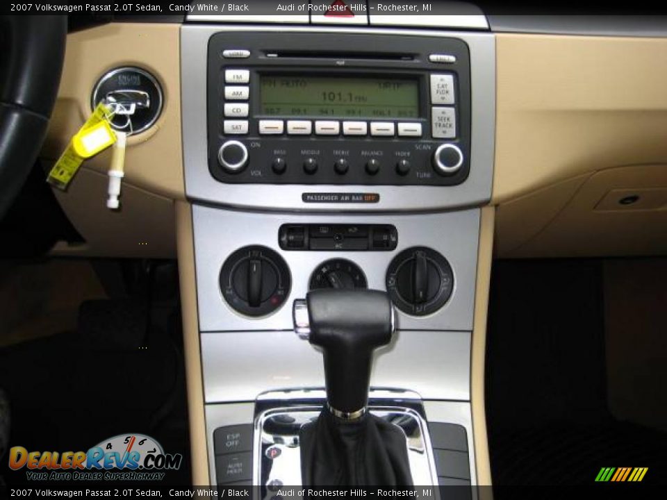 2007 Volkswagen Passat 2.0T Sedan Candy White / Black Photo #20