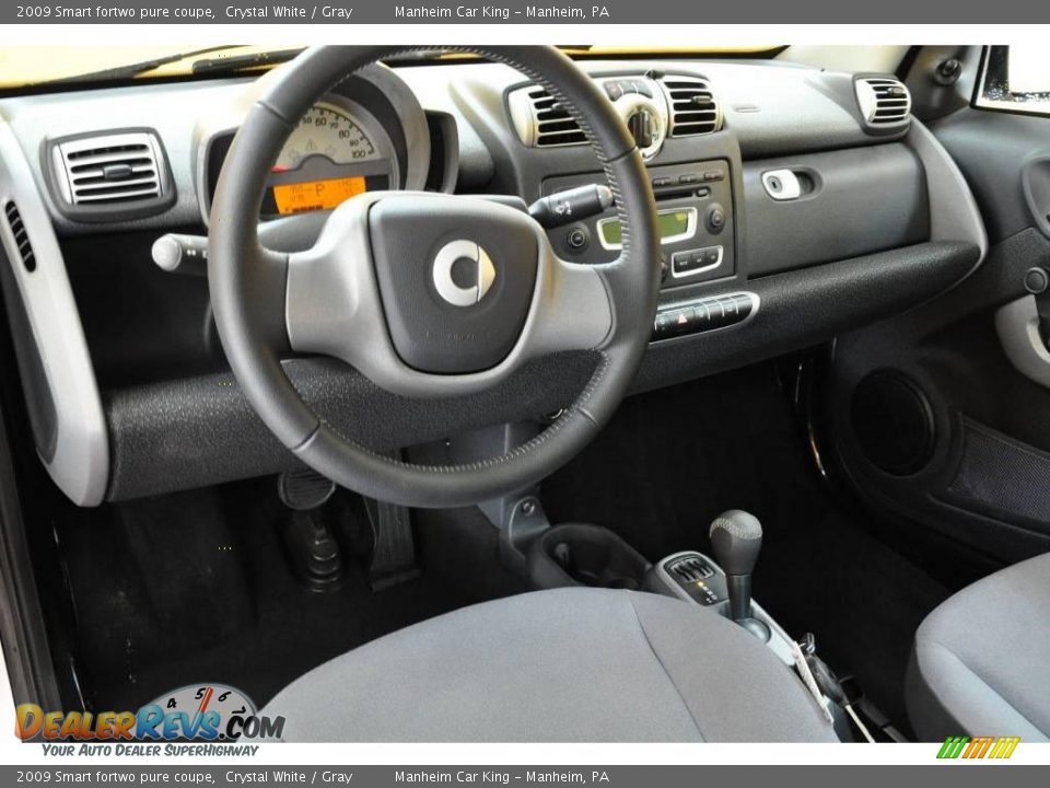 2009 Smart fortwo pure coupe Crystal White / Gray Photo #7