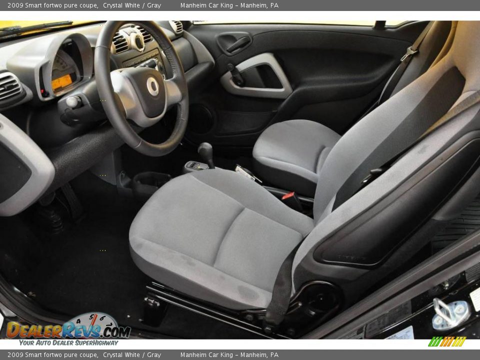 2009 Smart fortwo pure coupe Crystal White / Gray Photo #11