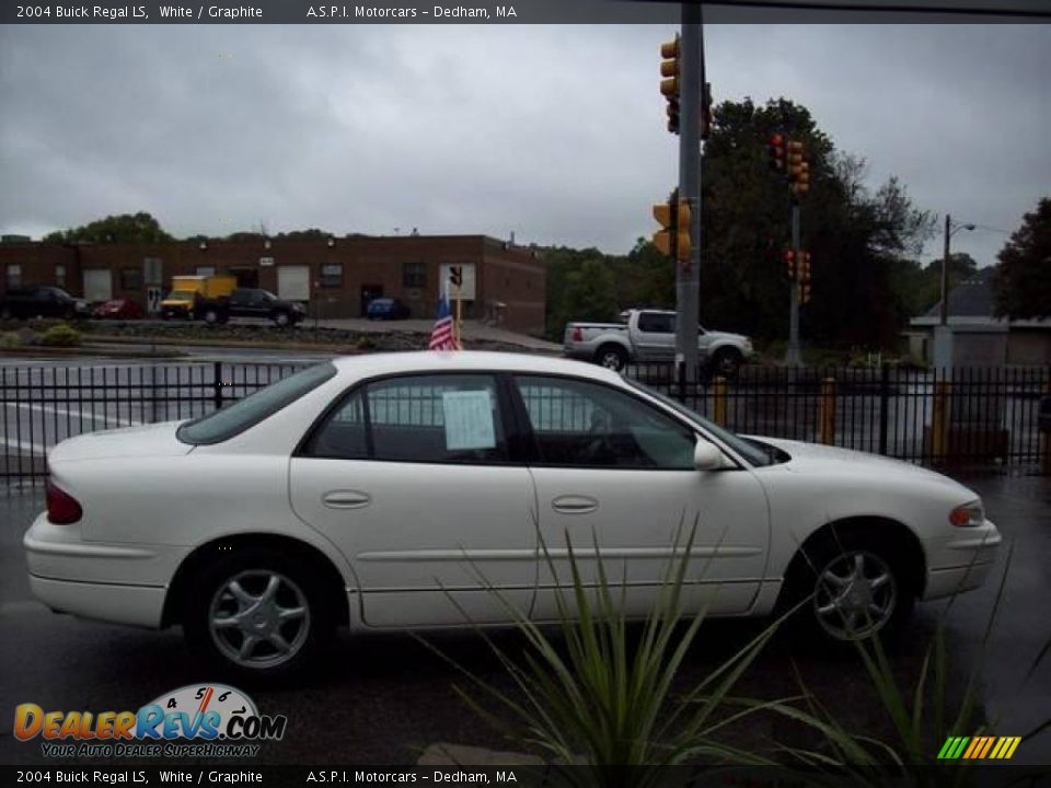 2004 Buick Regal LS White / Graphite Photo #6