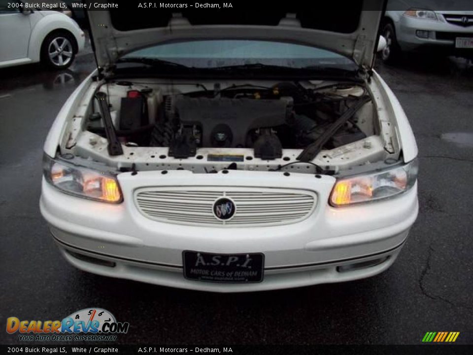 2004 Buick Regal LS White / Graphite Photo #9