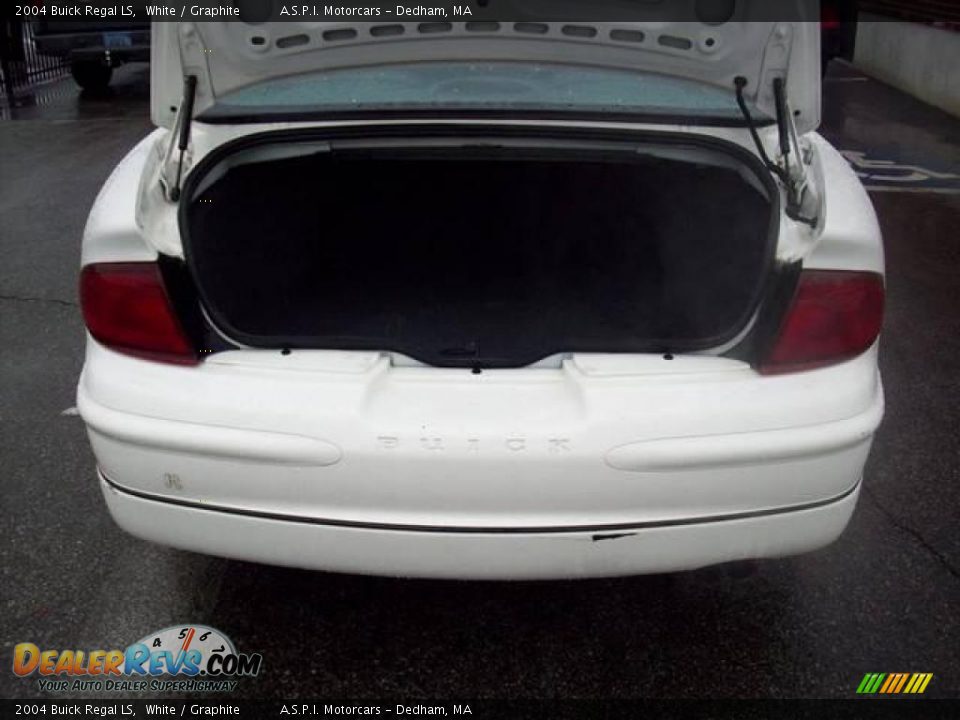 2004 Buick Regal LS White / Graphite Photo #12