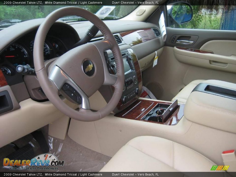 2009 Chevrolet Tahoe LTZ White Diamond Tricoat / Light Cashmere Photo #2