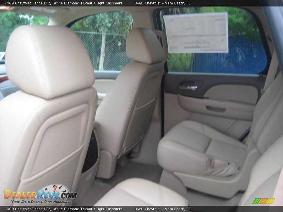 2009 Chevrolet Tahoe LTZ White Diamond Tricoat / Light Cashmere Photo #3
