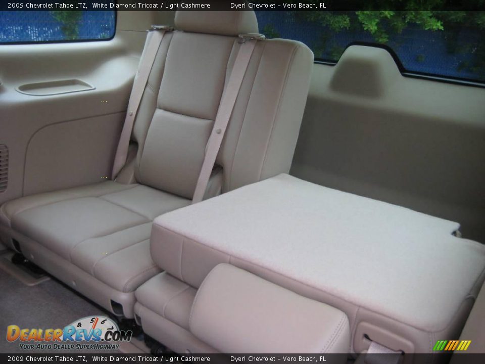 2009 Chevrolet Tahoe LTZ White Diamond Tricoat / Light Cashmere Photo #4