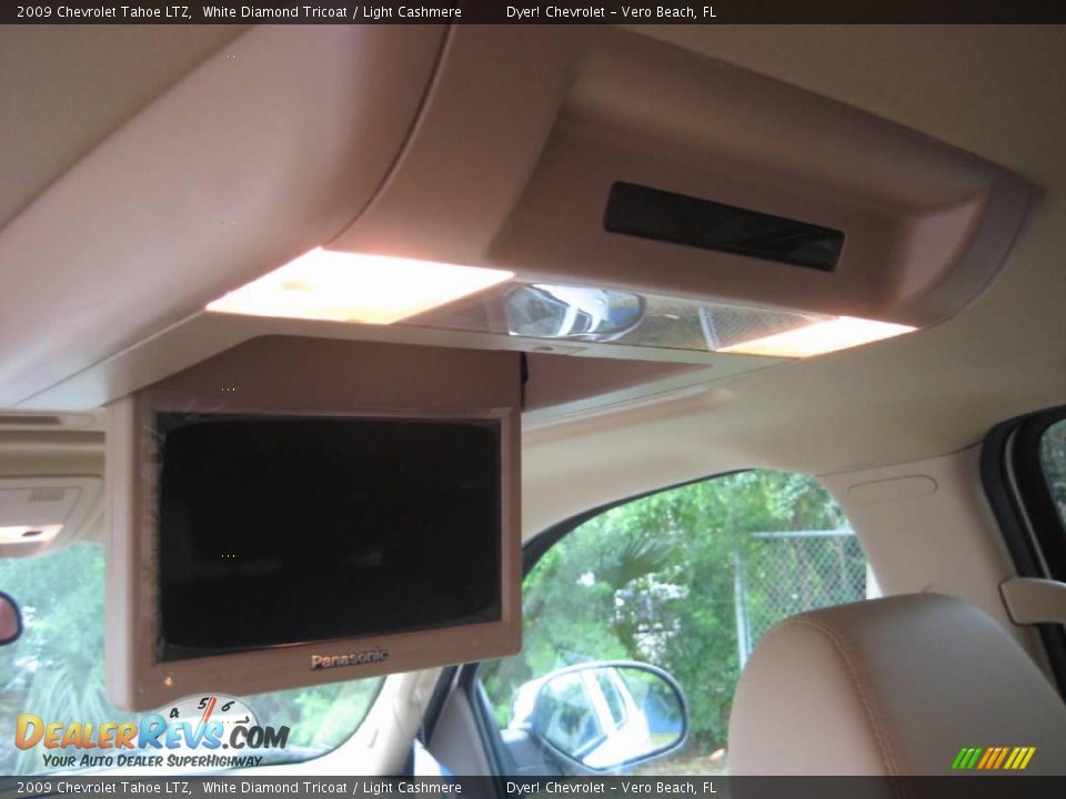 2009 Chevrolet Tahoe LTZ White Diamond Tricoat / Light Cashmere Photo #6
