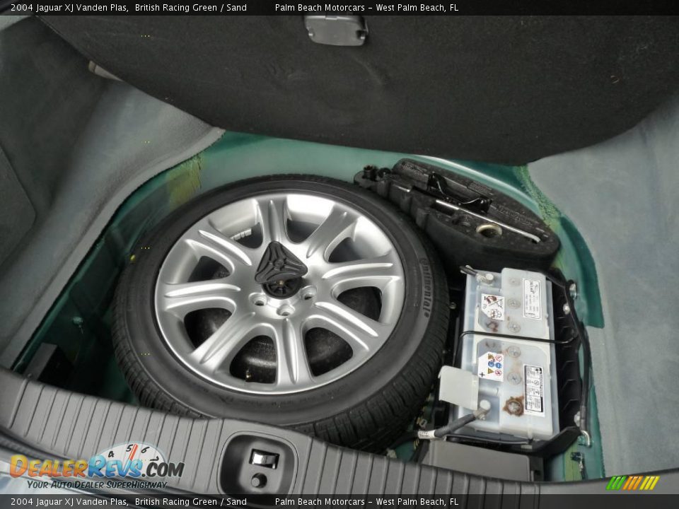 2004 Jaguar XJ Vanden Plas British Racing Green / Sand Photo #10