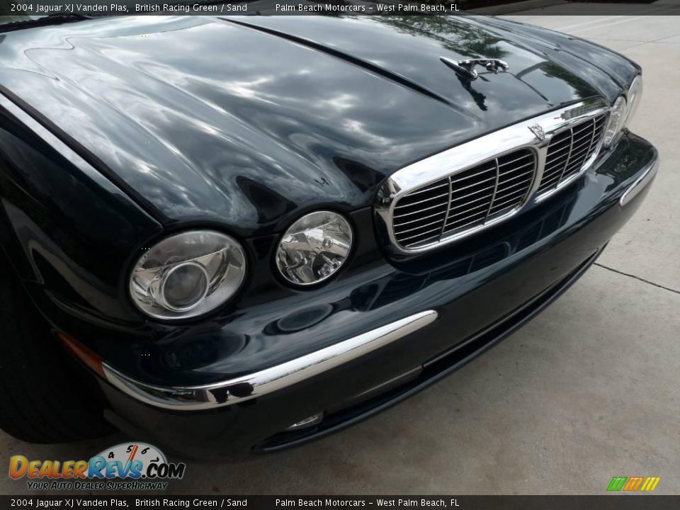 2004 Jaguar XJ Vanden Plas British Racing Green / Sand Photo #14