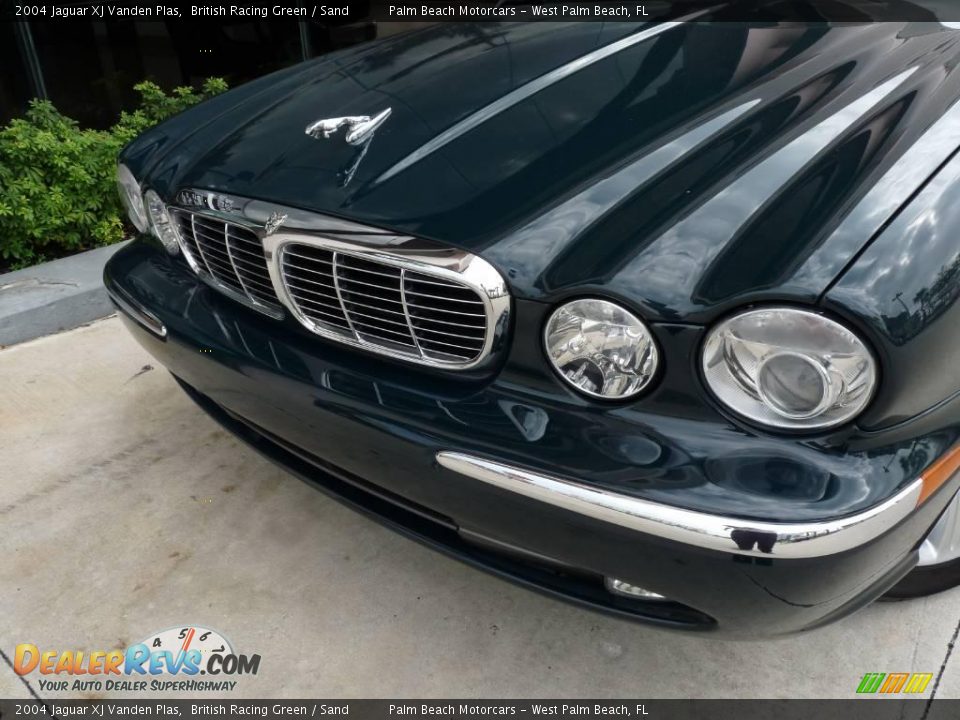 2004 Jaguar XJ Vanden Plas British Racing Green / Sand Photo #15