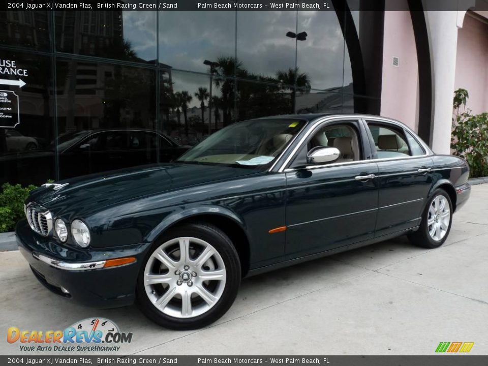 2004 Jaguar XJ Vanden Plas British Racing Green / Sand Photo #16